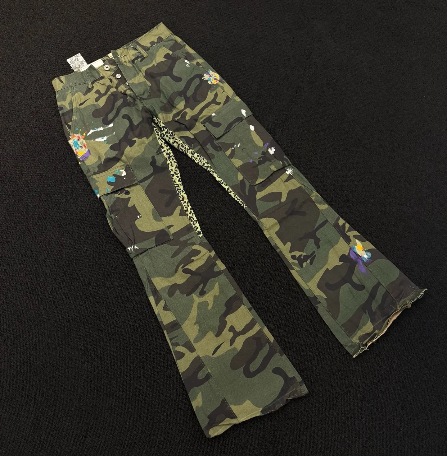 P240 model number: D378 GALLERY DEPT. ss25 limited camouflage splicing printed bootcut jeans Size: 28, 30, 32, 34, 36 (S-XXL) Color: Camouflage Size reference: Pants length 100 102 104 106 106 Waist 72 76 80 84 88 Recommended weight S (about 110 pounds) M (about 120 pounds) L (about 140 pounds) XL (about 165 pounds) XXL (about 185 pounds)